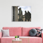 Marines en Sailors in de gaskamer Canvas Afdruk (Insitu (Woonkamer))