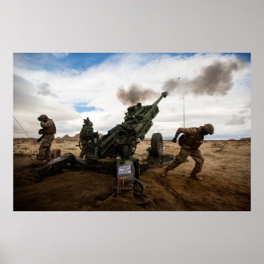 Marines Fire a M777-A2 Howitzer Poster (Voorkant)