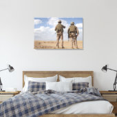Marines scannen de tijdshorizon voor de activiteit canvas afdruk (Insitu (Slaapkamer))