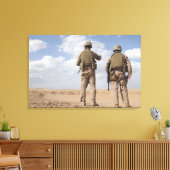 Marines scannen de tijdshorizon voor de activiteit canvas afdruk (Insitu (Woonkamer))