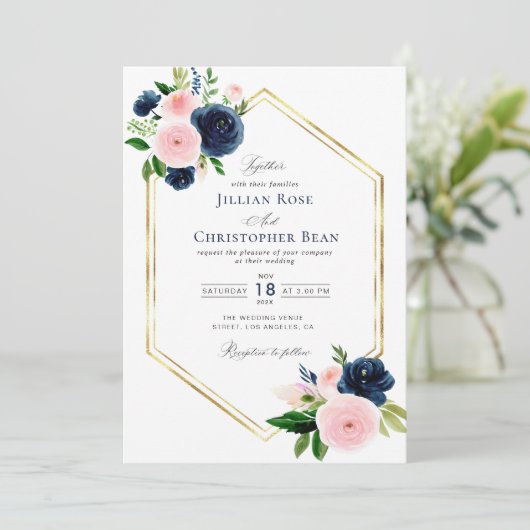 marinesblauwe en blush floral bruiloft uitnodiging (Staand voorkant)