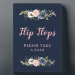 marinesluiting voor de roze teenslippers bruiloft fotoplaat<br><div class="desc">een mooi ontwerp met waterverf bloemen</div>