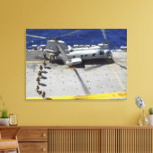 Mariniers aan boord van een CH-46E Zee Knight-heli Canvas Afdruk (Insitu (Woonkamer))