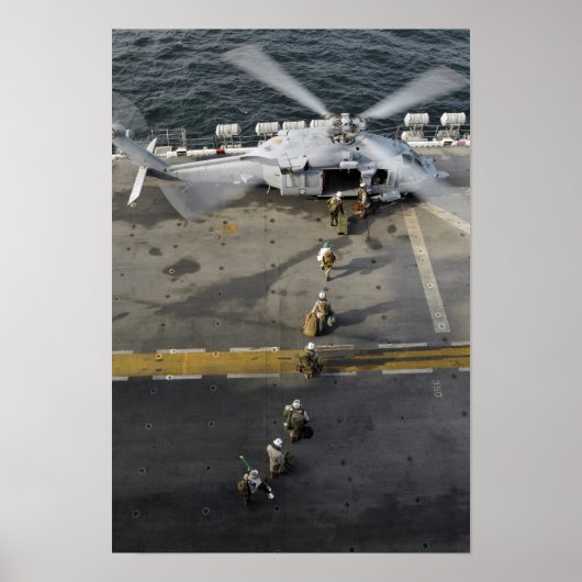 Mariniers bereiden zich voor op een MH-60S Poster (Voorkant)