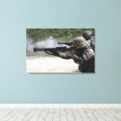 Mariniers die geweren schieten canvas afdruk (Insitu (Houten vloer))