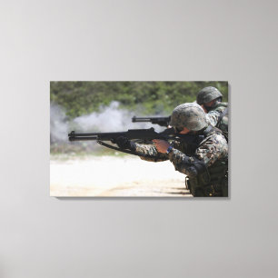 Mariniers die geweren schieten canvas afdruk