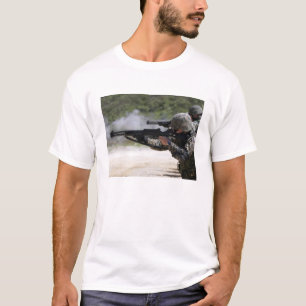 Mariniers die geweren schieten t-shirt