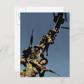 Mariniers op een SPIE RIG. een touwapparaat dat Briefkaart (Voorkant / Achterkant)