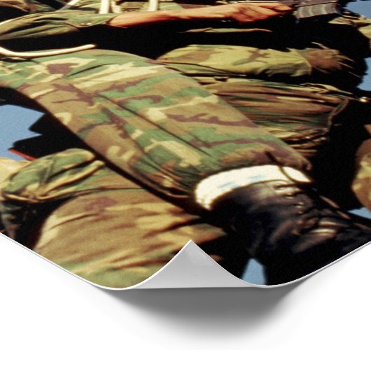 Mariniers op een SPIE RIG. een touwapparaat dat Poster (Hoek)