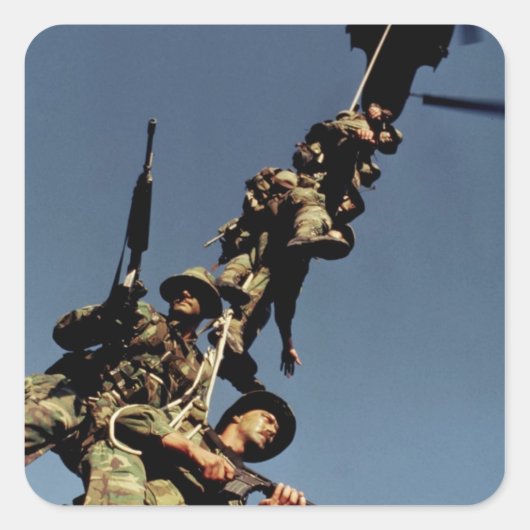 Mariniers op een SPIE RIG. een touwapparaat dat Vierkante Sticker (Voorkant)