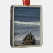 Mariniers verwachten de komst metalen ornament (Rechts)