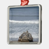 Mariniers verwachten de komst metalen ornament (Links)