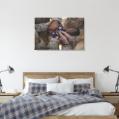 Mariniers vouwen een Amerikaanse vlag Canvas Afdruk (Insitu (Slaapkamer))