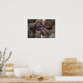 Mariniers vouwen een Amerikaanse vlag Poster (Keuken)