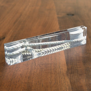 Maritimes touw van een schip naambordje