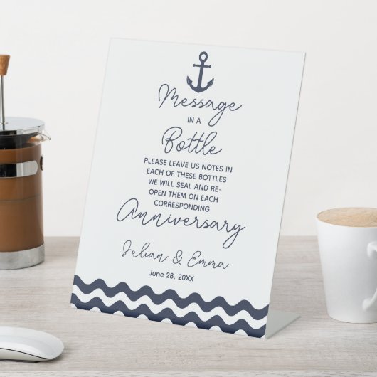 marjoor en wit trouwbericht op flessenplaat reclamebord met voetstuk (Insitu)