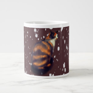 Marmaladekat in sneeuwreuzenkoffie-mok grote koffiekop