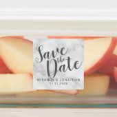 Marmer Modern Script Wedding Sla de datumlabels op Labels (Aangebracht)