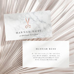 Marmer & Roos Gold Scissors Logo Haarstylist Visitekaartje<br><div class="desc">Elegant visitekaartjes voor haarstylists zijn voorzien van een paar stylist's schaar in faux roos gold folie op een witte marmer achtergrond met twee regels aangepaste tekst in donkere houtskool. Pas de rug met uw volledige contactdetails aan.</div>