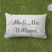 Marmer "We hebben het gedaan" Monogrammed Outdoor  Buitenkussen (Gras)