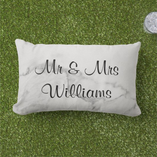 Marmer "We hebben het gedaan" Monogrammed Outdoor  Buitenkussen (Gras)