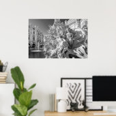 Marmeren beeldfontein in Italiaans piazza B&W foto Poster (Thuiskantoor)