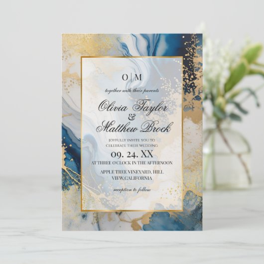 Marmeren moderne blauwe en gouden bruiloft kaart (Staand voorkant)