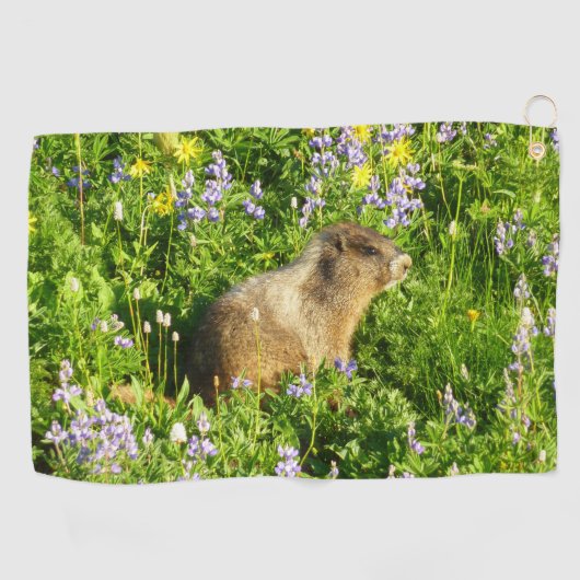 Marmot in Mount Rainier Wildbloemen Golfhanddoek (Horizontaal)