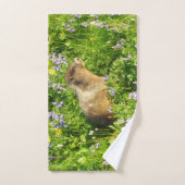 Marmot in Mount Rainier Wildbloemen Handdoek (Handdoek)