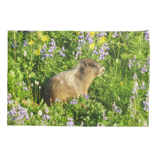 Marmot in Mount Rainier Wildbloemen Kussensloop (Achterkant)