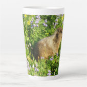 Marmot in Mount Rainier Wildbloemen Latte Mok (Voorkant)