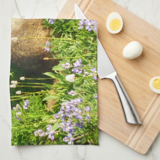 Marmot in Mount Rainier Wildbloemen Theedoek (Quarter Fold)