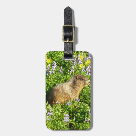 Marmot in Mount Rainier Wilde Bloemen Bagagelabel (Voorkant verticaal)