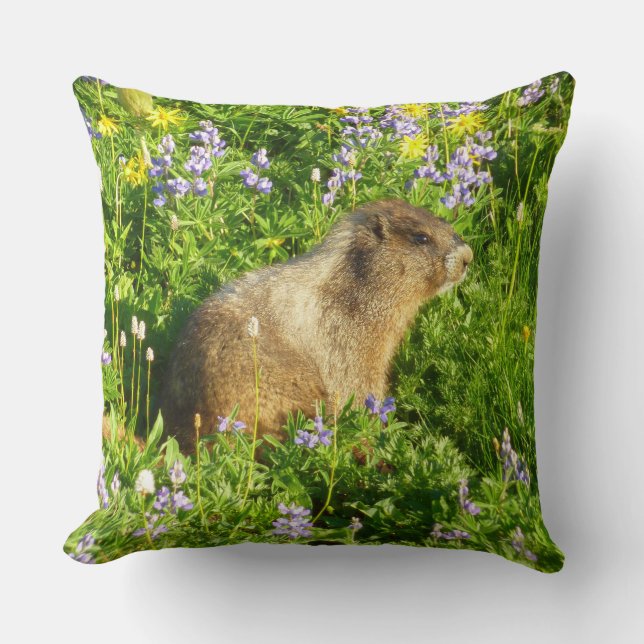 Marmot in Mount Rainier Wilde Bloemen Kussen (Voorkant)