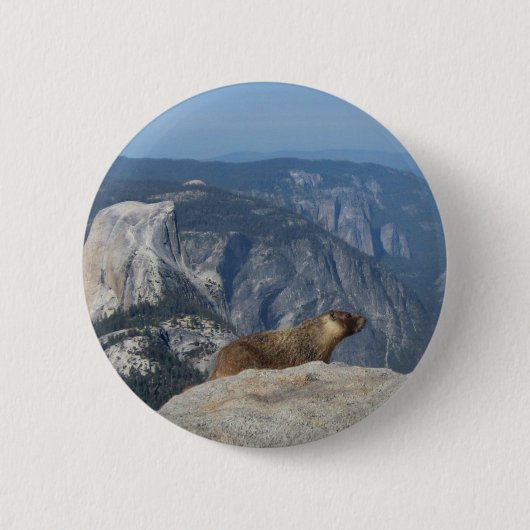 Marmot kijkt half koepel van wolkenrust over - Yo Ronde Button 5,7 Cm (Voorkant)