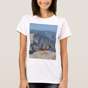 Marmot kijkt half koepel van wolkenrust over - Yo T-shirt