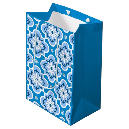 Marokkaans tegelpatroon - blauw en wit medium cadeauzakje (Voorkant Gekanteld)