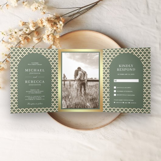 Marokkaanse Quatrefoil Boho Sage Green Arch Weddin Drieluik Uitnodiging