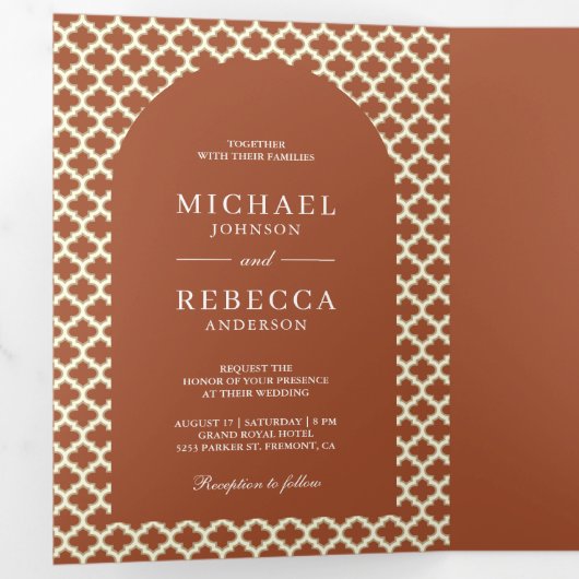 Marokkaanse Quatrefoil Boho Terracotta Arch Bruilo Drieluik Uitnodiging (Binnenzijde eerst)