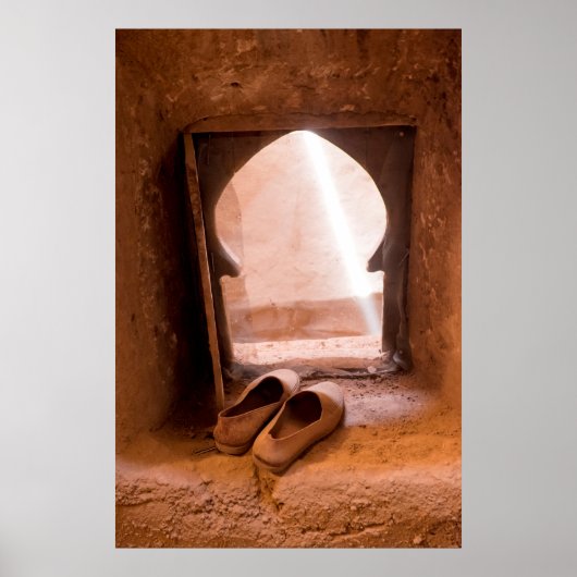 Marokkaanse schoenen bij het raam poster (Voorkant)