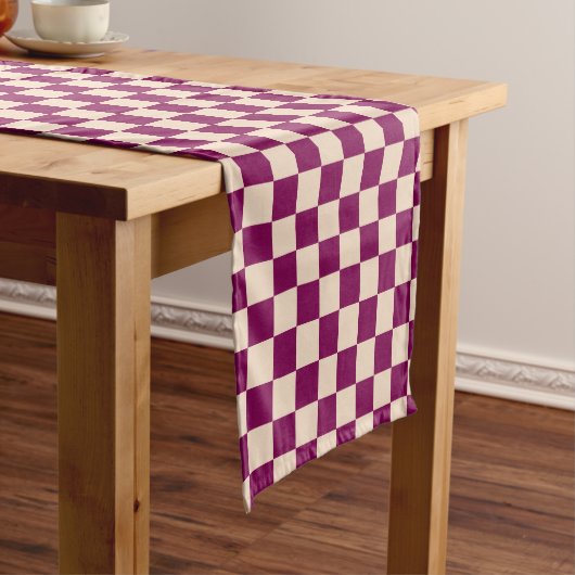 Maroon and beige checkerboard pattern korte tafelloper (Voorbeeld)
