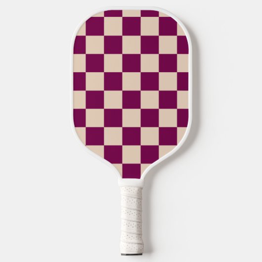Maroon and beige checkerboard pattern pickleball paddle (Voorkant)