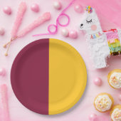 Maroon and Gold Graduation Papieren Bordje (Feest)