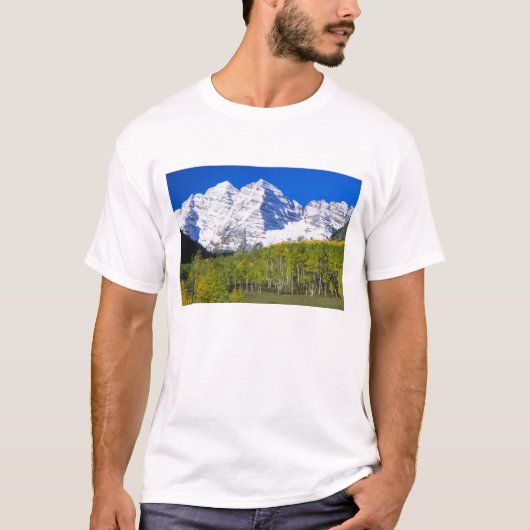 Maroon Bells met herfst espenbos. T-shirt (Voorkant)