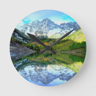 Maroon Bells reflecterend in Maroon Lake Ronde Klok