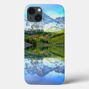 Maroon Bells weerspiegeld in Maroon Lake iPhone 13 Hoesje