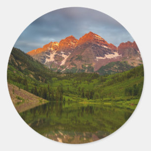 Maroon Bells Weerspiegelen in Rustige Maroon Lake Ronde Sticker