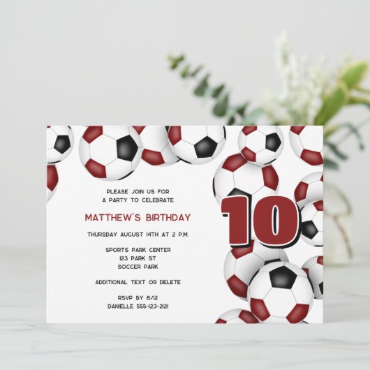 Maroon Black voetballen Kinderverjaardagsfeestje Kaart (Staand voorkant)