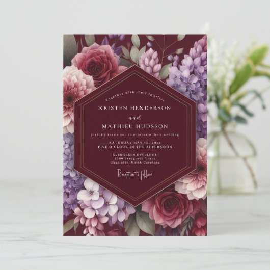 Maroon Bloom Enchantment Wedding Kaart (Staand voorkant)