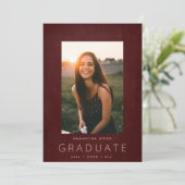 Maroon Chalk Border Modern Foto University Afstude Aankondiging (Staand voorkant)